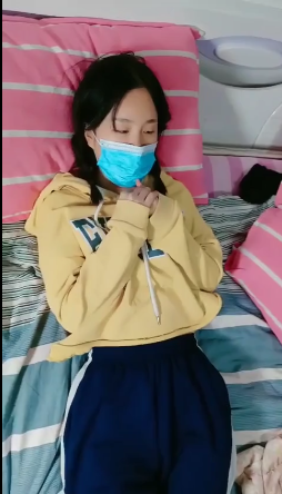 NO.58  长像清甜美人胚子大二模特系妹子为和同学攀比借款高利贷两千逾期要还2万,被迫卖掉初夜 1h 595M