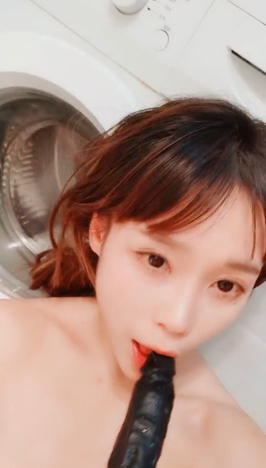 清纯美少女kiki - 腹肌马甲线,大尺度自慰【1v 406mb】