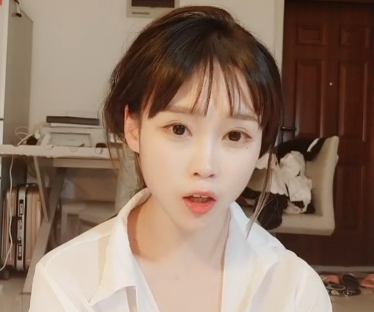 清纯美少女kiki - 腹肌马甲线,大尺度自慰【1v 406mb】