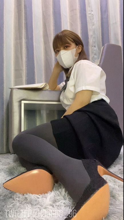 【自打包】自购-足控精品-推特颜值美足up-若若老师–定制福利第22弹,4K（1V,2.47G)
