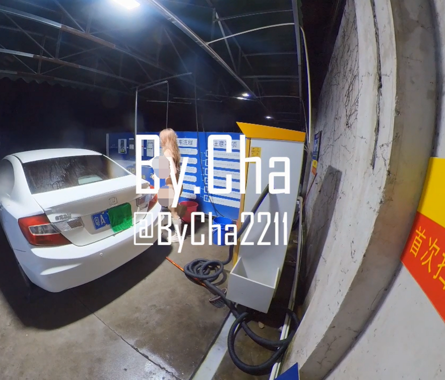 【自打包】推特超级调教露出大神-查小理-母狗吴晗 2,全裸洗车(1V,1.1G)