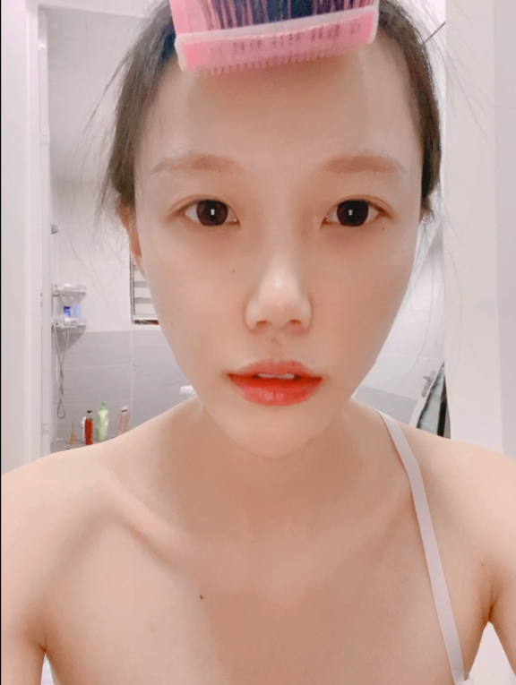 【自打包】首次露脸-福利姬-桃谷谷-白色睡衣(1V,75M)