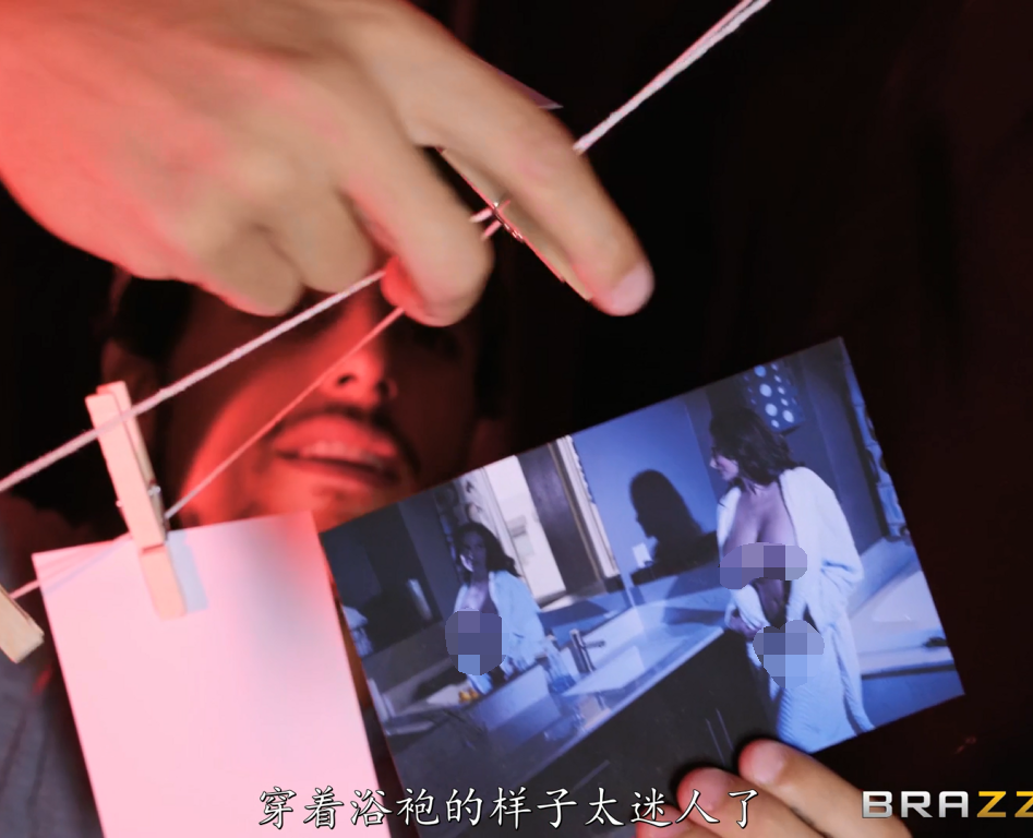 欧美AV-著名熟女优ava addams-偷拍继母，中文字幕（1V,1.46G）