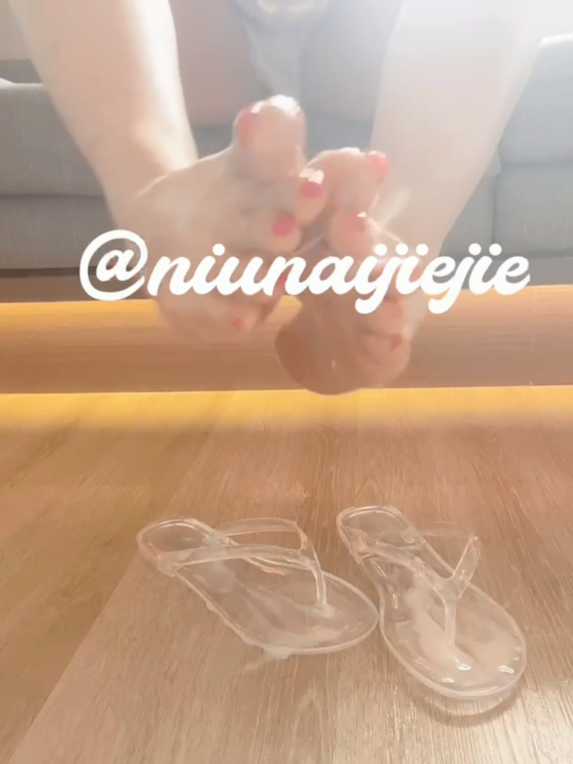 足控精品-推特御姐美足-牛奶姐姐-足交小合集（8V,2.04G）