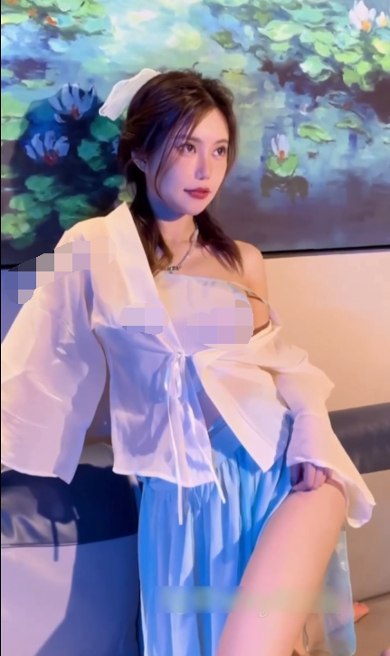 秀人人气嫩模-绮里嘉-新私拍-古风肚兜（2V,546M）