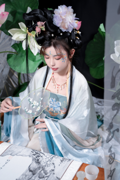 爆机少女喵小吉-1月最新-月华清 完整原版（78P,2V,2.57G）