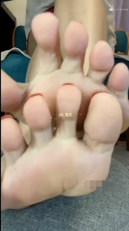 足控精品-易直播 ol宝贝-微信骚足诱惑福利(18V,756M)