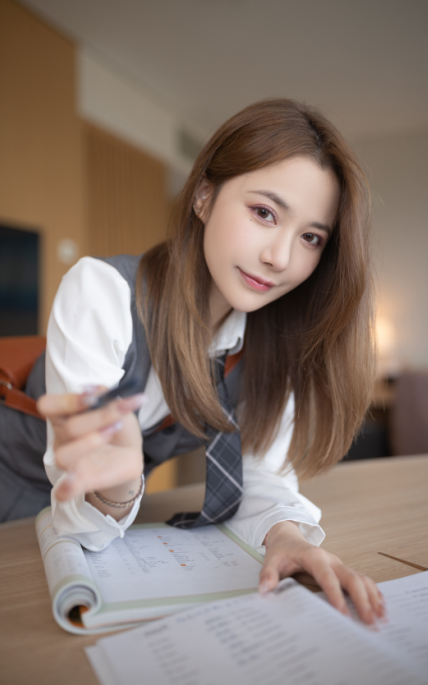 秀人人气女神-鱼子酱fish-内部私购-JK透明 原版（104P,1.18G）