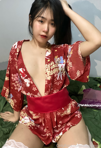 推特泰国嫩妹-alicejungxx-onlyfans视图合集(392P,41V,2.57G)