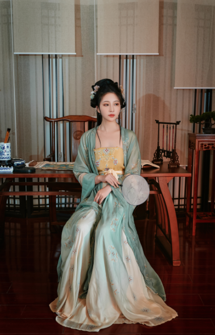 超人气漏点女菩萨-年年-梦华录 原版(39P,648M)