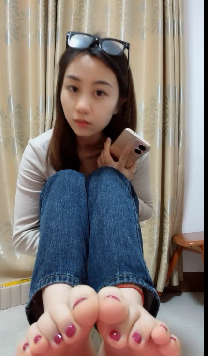 源码自录-足控-易直播 我想静静(1V,111M)