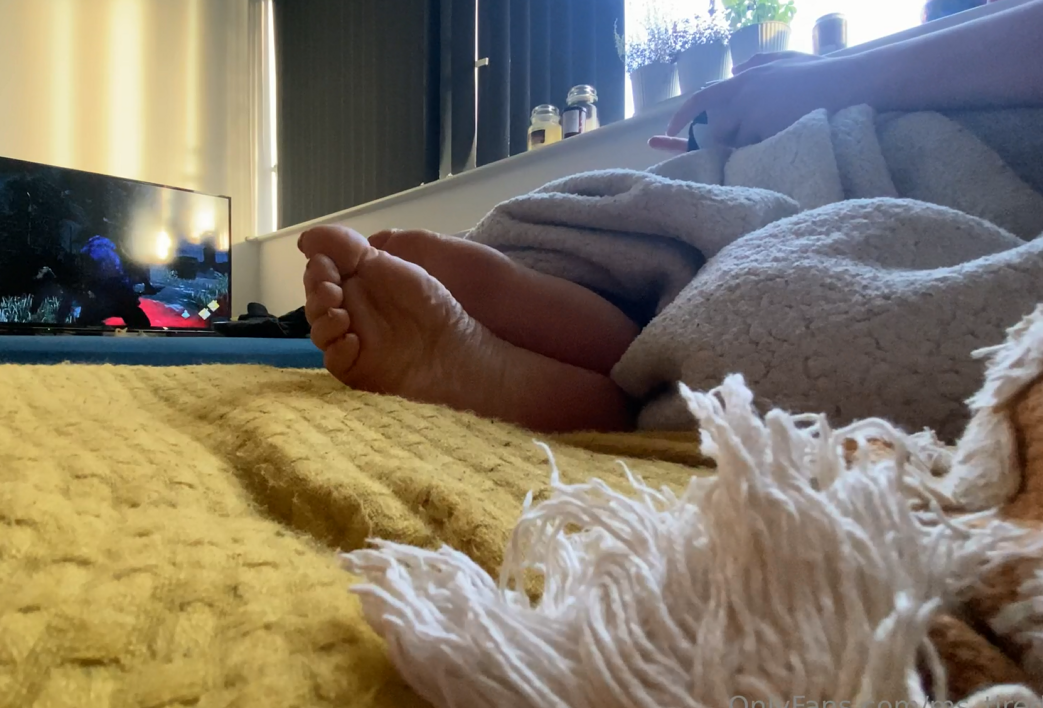 足控精品-ms_tired_soles-onlyfans原版视图(24P,4V,520M)