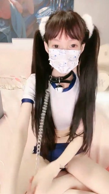 (梨酱换名字又开黄播了？）双马尾小萝莉~【爱慕软妹】娇小可爱嫩的掐出水~水晶棒插逼 1.9G