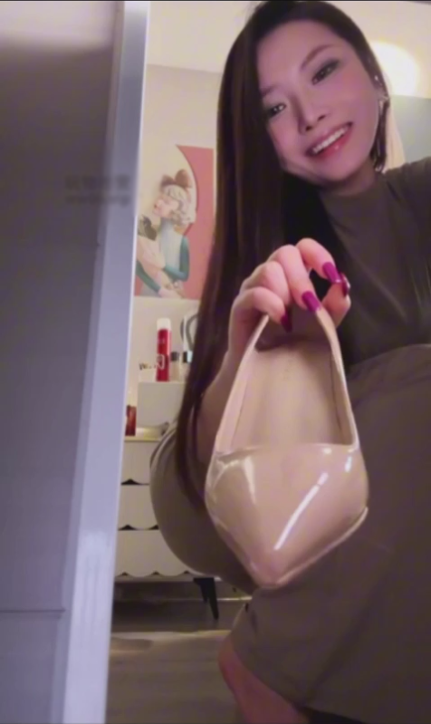 玩物直播婉婉大魔王-剧情红绿灯后妈发现儿子【1V】【244MB百度云】