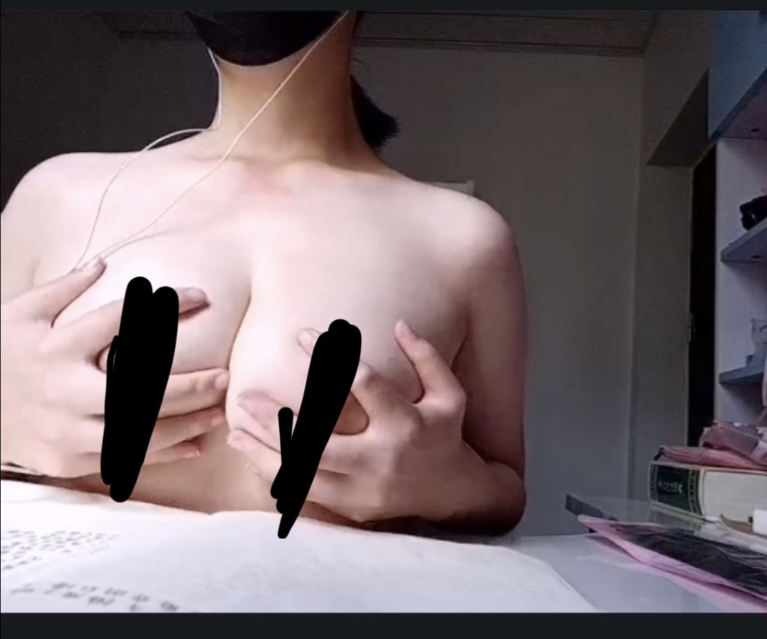 小学妹边写作业边视频