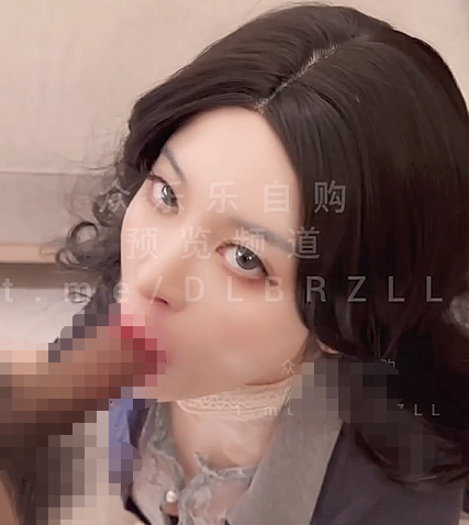 桉X#lananlanan 520单购《给你点颜射看看》极度淫荡骚秘书,高清脸穴同框自慰,白嫩美足极限勾引,诱惑眼神深喉口交,最后被射在脸上,还用涩涩的眼神看着你,真的受不了!