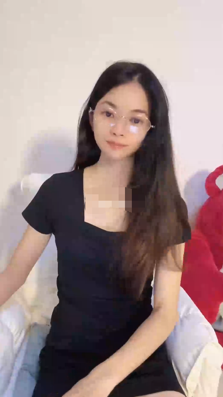 【小秘书】，每天自慰给大哥们看