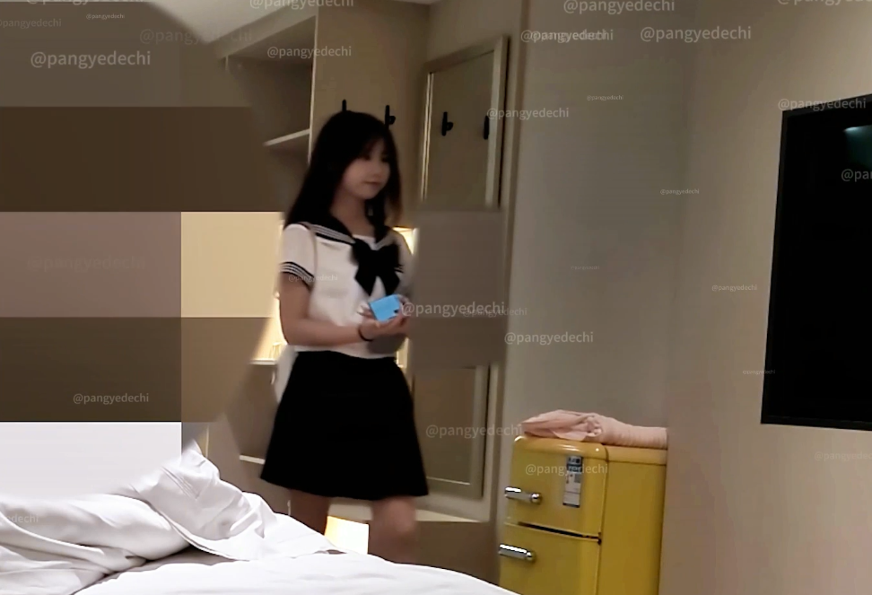 2451 主玩学生嫩妹，推特约炮大神【胖爷的奇妙之旅】千元SVIP门槛，校园风清纯露脸美少女