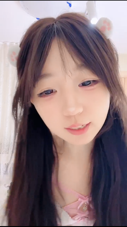 【洛丽塔】超清纯的妹子绝世美颜丝袜大长腿 美乳翘臀逼逼又嫩又紧 扣穴了