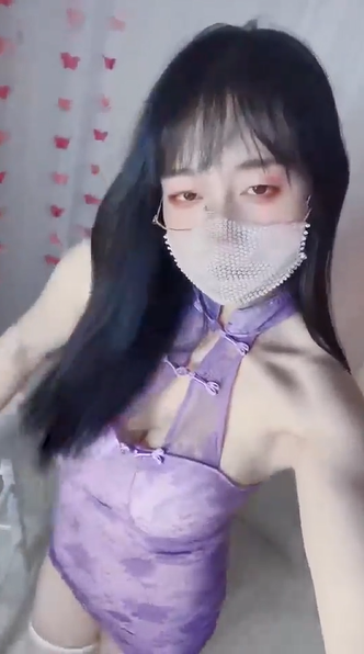 最新快手泄密！甜美嫩妹【玥可爱】土豪定制，道具自慰骚穴特写，高潮潮吹骚洞一缩一缩的