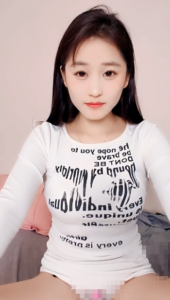 清纯美乳甜妹【只只吖】下海福利,跳蛋抠逼自慰一字马相当迷人【4v】