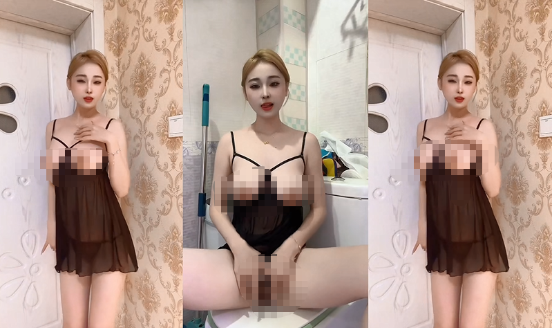 极品大奶裸舞女神《男王+不吃草莓》最新精彩三联屏剪辑，裸舞抖奶洗澡自摸，非常养眼