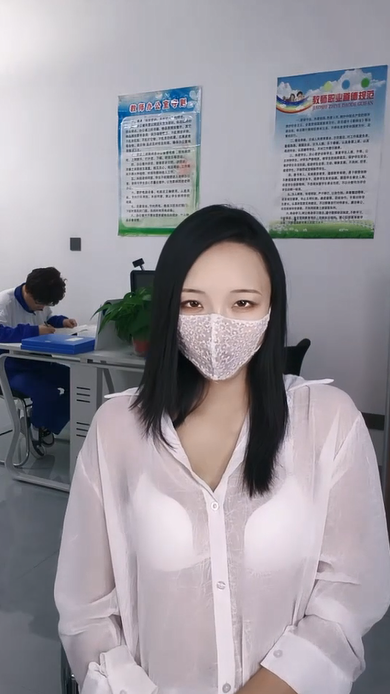 老师在办公室直播,把学生叫到办公室指导,表现得好给点奖励。