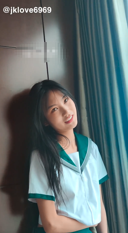 超极品嫩妹『jklove6969』山东超美jk妹子大尺度拍摄现场4v