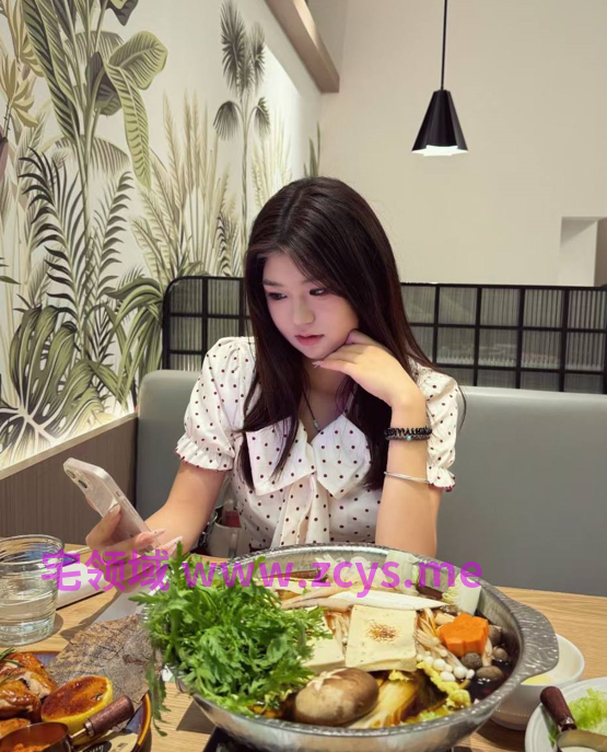 气质御姐露脸性爱自拍，骑乘位疯狂摇狗爬式后入，非常反差，真实对白22v16p489m