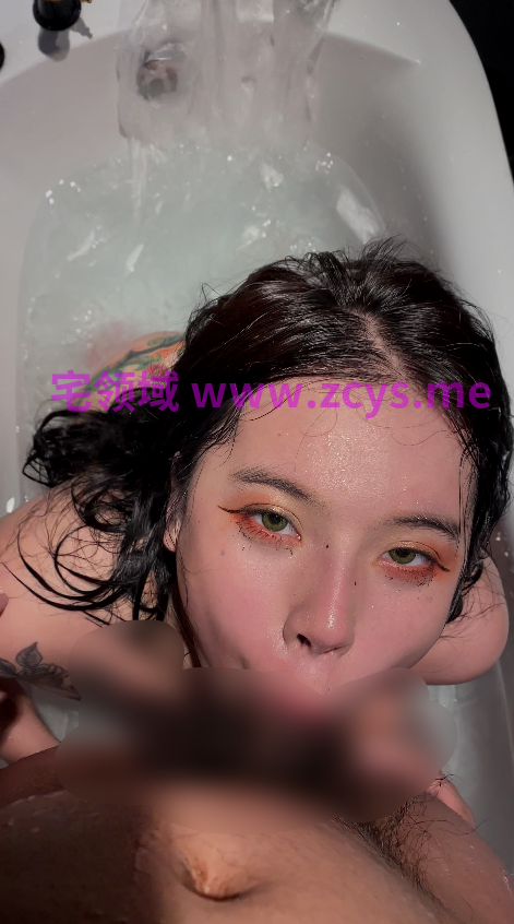 露脸高颜纹身巨乳骚货，镜前啪啪奶子乱颤，浴缸内吃鸡狗味十足13v821m