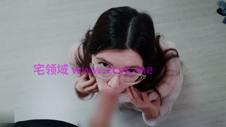 漂亮眼镜学妹_身材苗条饱满小娇乳_在家和男友激情啪啪被大肉棒无套输出_差点内射拔吊精液射满屁屁1v765m