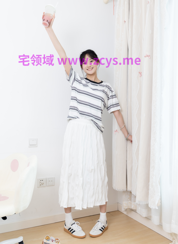 物恋传媒 NO.2754 山奈 运动鞋白棉袜 肉丝裸足 【210P1V6.06G】
