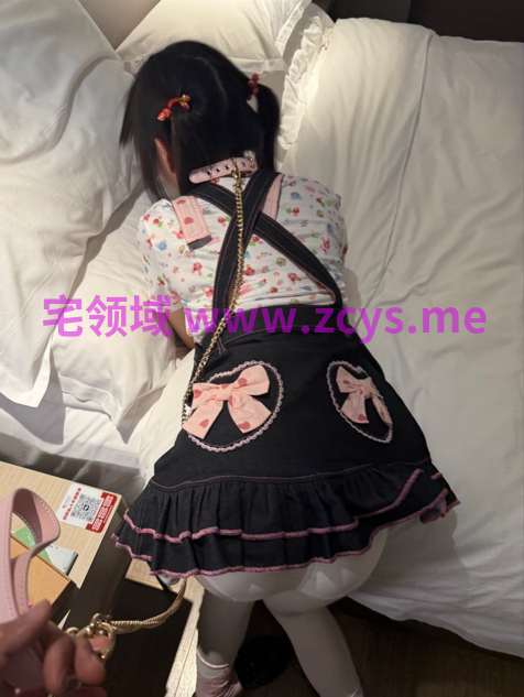 学生妹被包养内射，小小年纪逼都被干黑了3p1v146m