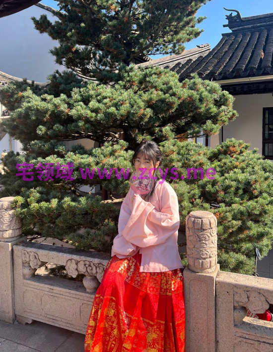 知书达礼眼镜婊小美女，吃鸡还不忘刷题，上位摇的骚死了19p1v87m