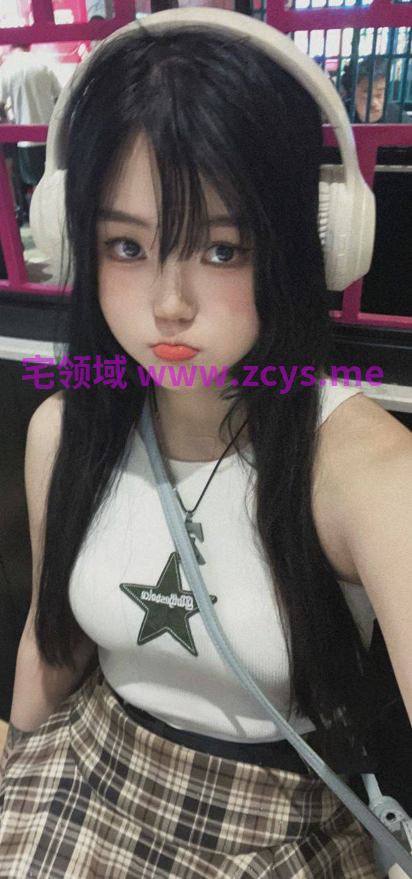 武汉甜美妹子一边举着手机自拍一边被后入 镜子里全程露脸喘息 表情又媚又浪28p18v192m