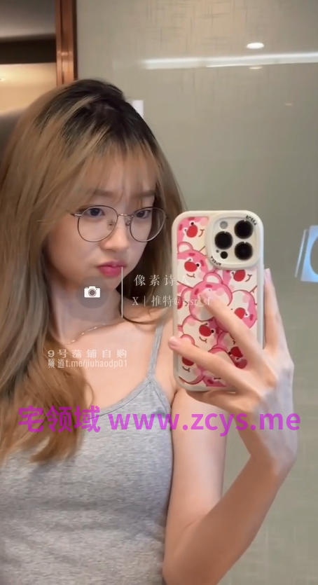 像素诗人 换上特意挑的女仆装，裙摆一晃，分开她的腿，整根没入，全部射在最里面【105m】