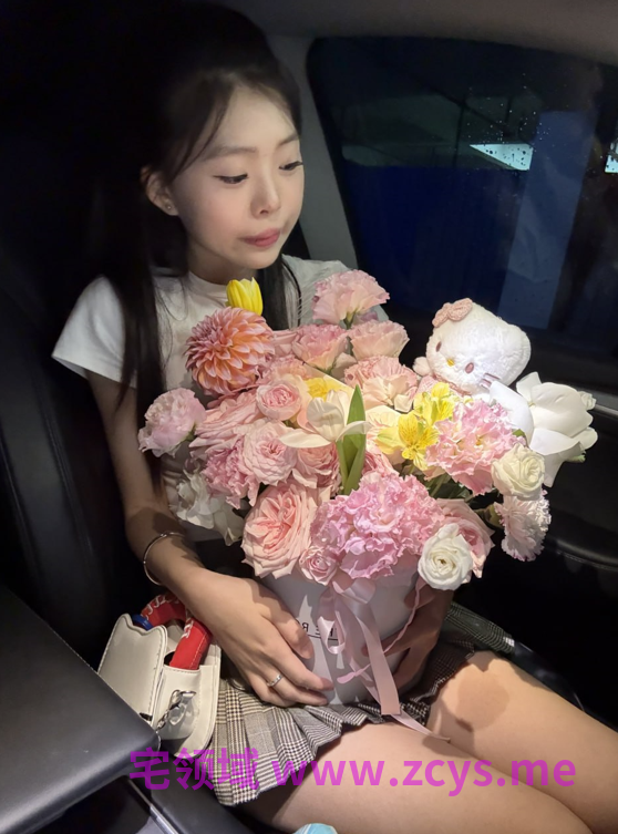 河北清纯妹子被一束花拿下 完美调教戴着大口球全裸躺在床上 只能发出一串又闷又软的嗯嗯嗯2p8v2.17g