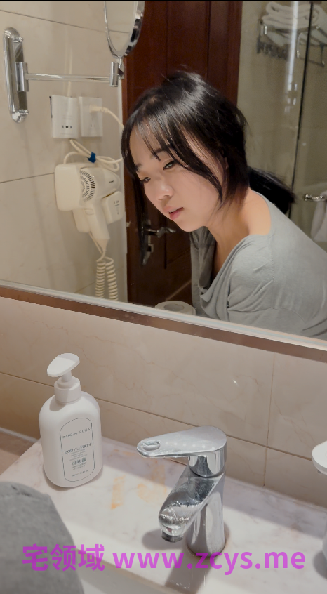 山东良家少妇温柔反差脸 一进酒店短发湿身骑乘仰头浪叫近距离全露脸表情水声体液全真实1p8v1.83g