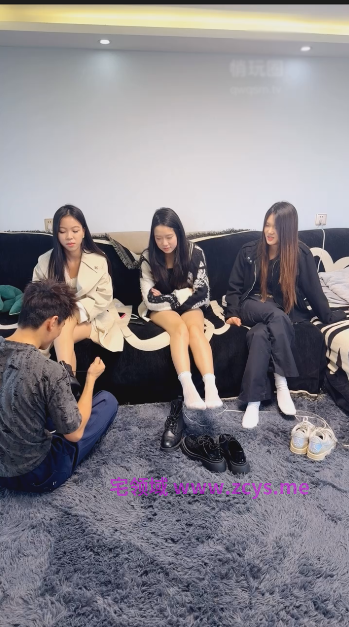 悄玩圈小浩-261001 约三顶美来一起调我【1V】【964MB百度云】