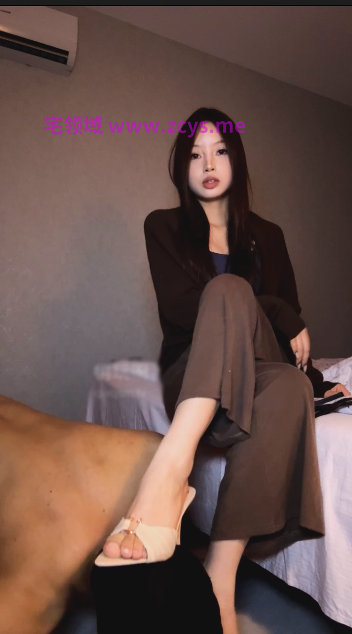 悄玩圈橘络女神-261001 深夜裸足玩弄脚奴坐脸室息【1V】【535MB百度云】