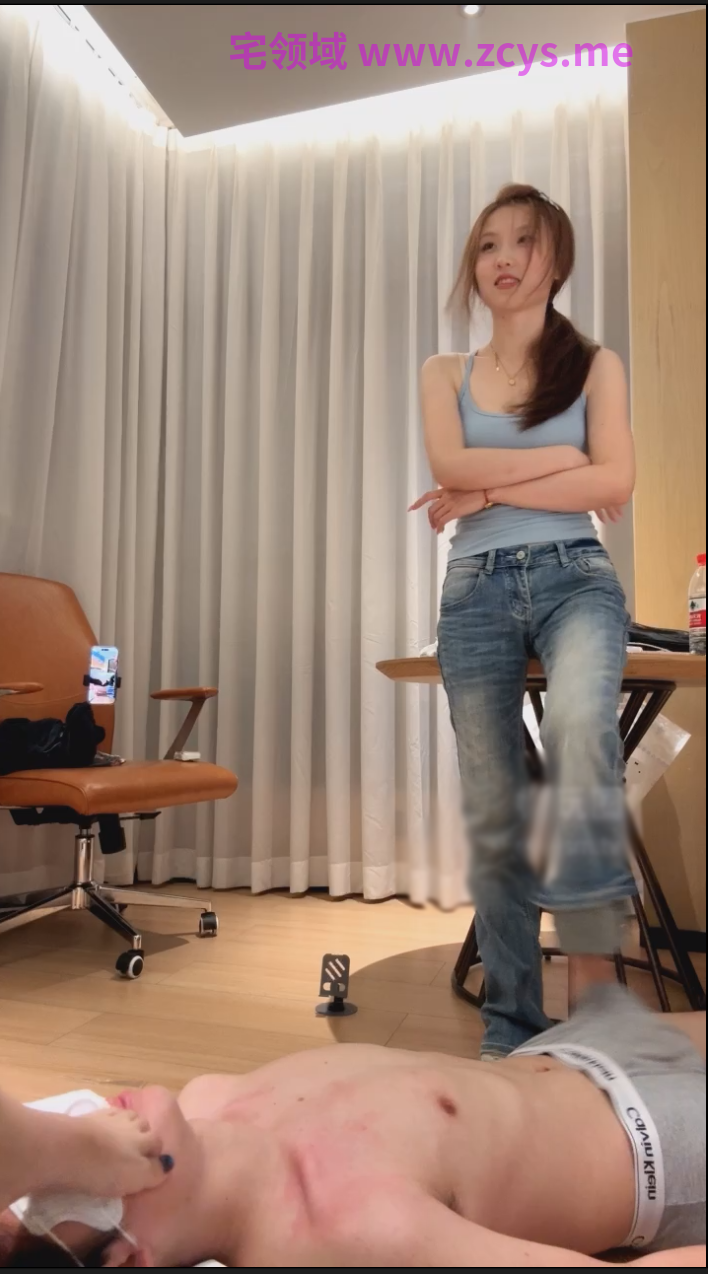 悄玩圈酥酥-261004 双S白袜脚踩奴才【1V】【813MB百度云】
