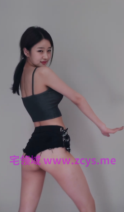神仙颜值美少女，白又嫩的芊腰巨乳直播热舞，深蹲！